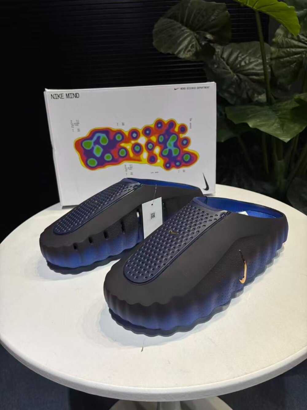 mind001 Slippers, massage shoes.
